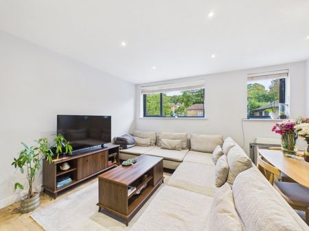 Lincoln House, Brookfield Road, Wooburn Green,HP10 - Photo 3