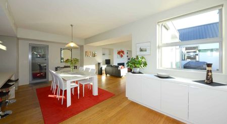 Effortless Living in a Beautifully Presented Home - Photo 4