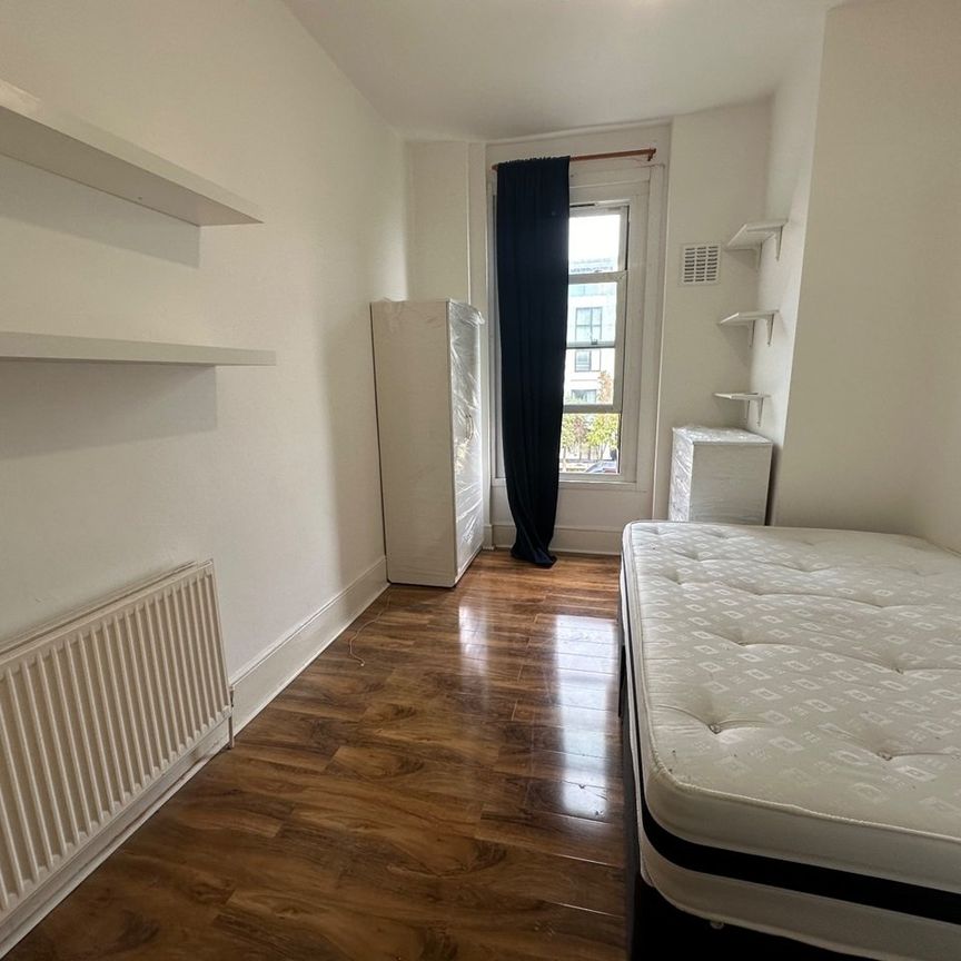 2 Bed Flat, Lewisham Way, SE14 - Photo 1