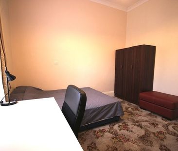 7-bedroom shared house / townhouse, Henley Street - Photo 4