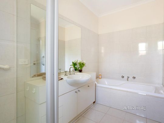 2/6 Daphne Street, Canterbury - Photo 1