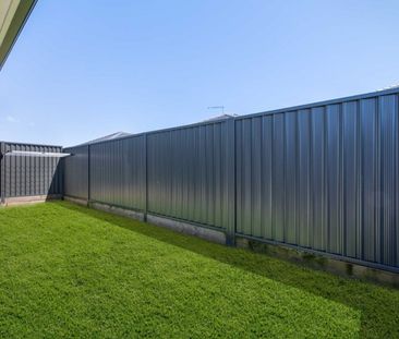 3 bedrooms | 2 bathrooms | Single Garage | Solar Power - Photo 4