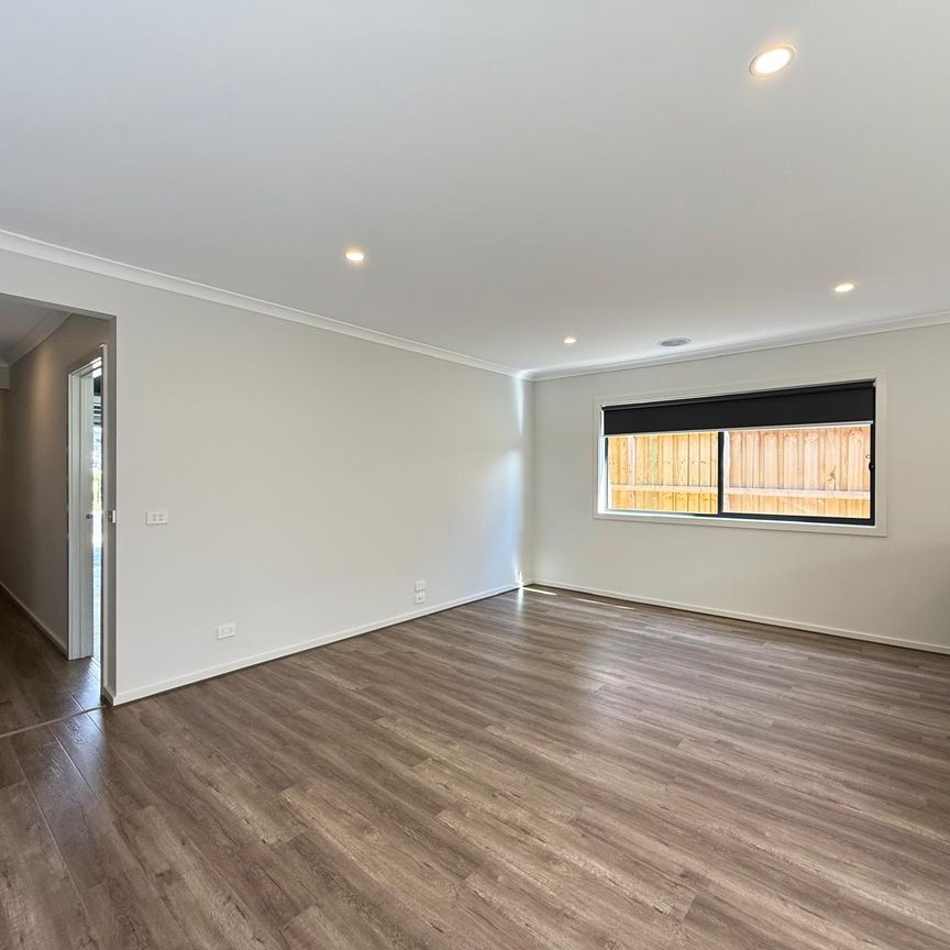 Modern Spacious Home - Photo 1