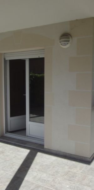 T5 RDC de 122 m² avec terrasse, parking et garage. - Photo 1