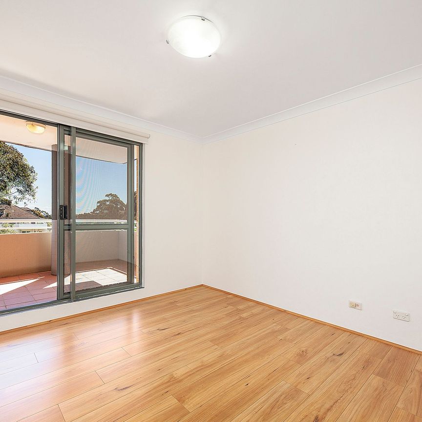 Spacious Apartment with Leafy Outlook &ast;&ast; Available 01&sol;10&sol;24 &ast;&ast; - Photo 1