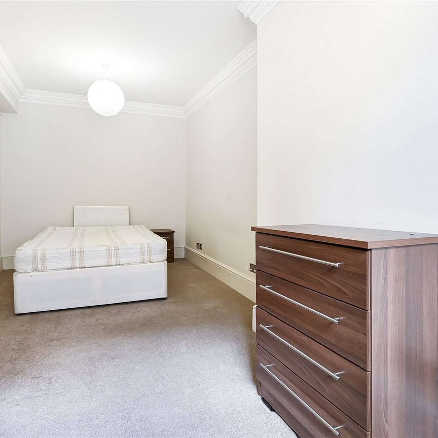 Excellent size 1 bedroom apartment in a central location, close to Oxford Street and Tottenham Court Road - Photo 1