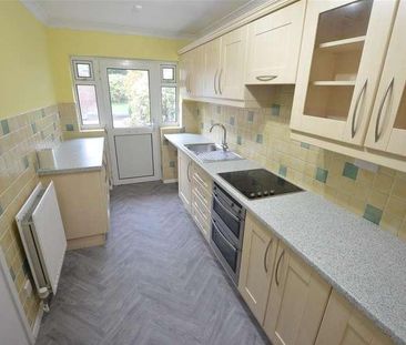 Pembroke Drive, Westlands, Newcastle, ST5 - Photo 3