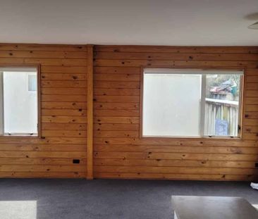 Newly Renovated Townhouse - Photo 2