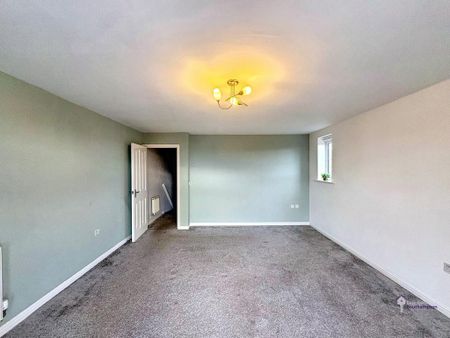 2 bedroom maisonette to rent - Photo 2