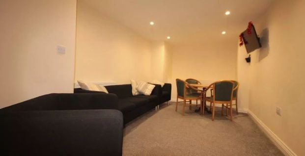 6 Bed - 5 Winston Gardens, Headingley, Leeds - LS6 3LA - Student - Photo 1