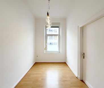 SANIERTE 3-ZIMMERWOHNUNG IM ALTBAU ZU MIETEN! - Foto 1