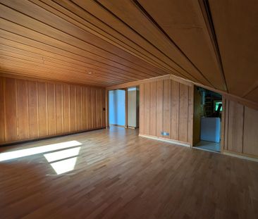Charmante 2.5-Zimmer-Dachwohnung mit traumhaftem See- und Bergblick - Photo 3