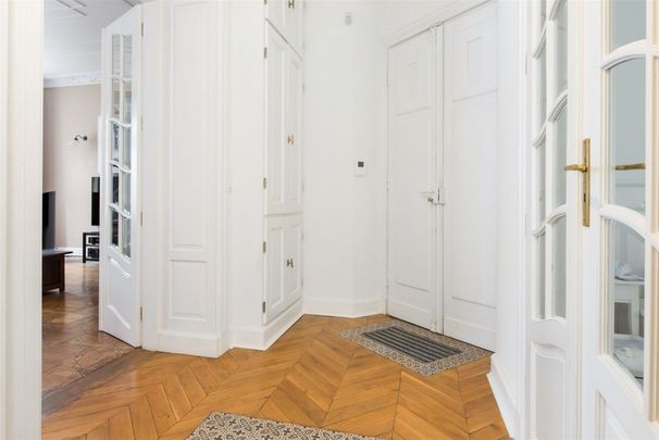 Niepowtarzalny apartament w historycznej kamienicy - Zdjęcie 1
