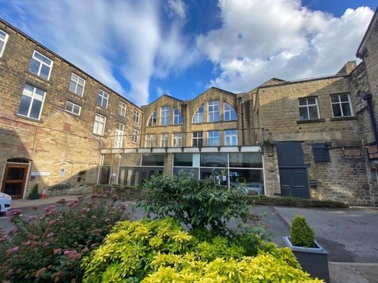 Plover Road, Lindley, Huddersfield £695 pcm ⓘ The monthly or weekly payment required by the landlord. Read our glossary page , 1 bedroom, apartment - conversion, to let * Tenant info - Photo 1