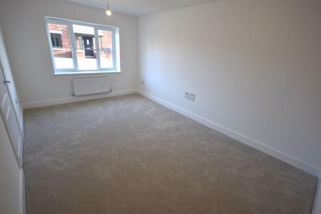 3 bedroom semi-detached house to rent - Photo 2