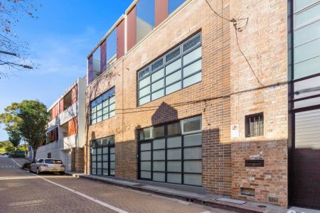 Contemporary north facing one-bedroom apartment in the heart of Surry Hills - Photo 3