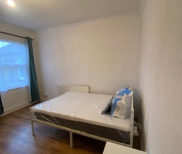 4 bedroom terraced house to rent - Photo 3