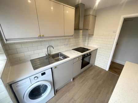 2 bedroom flat to rent - Photo 4