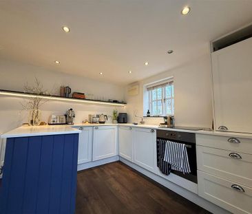 2 bedroom semi-detached house to rent - Photo 4