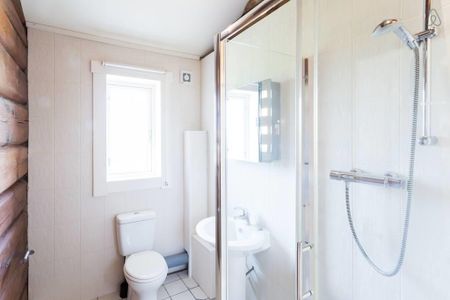 1 bedroom in a house share to rent - Photo 5