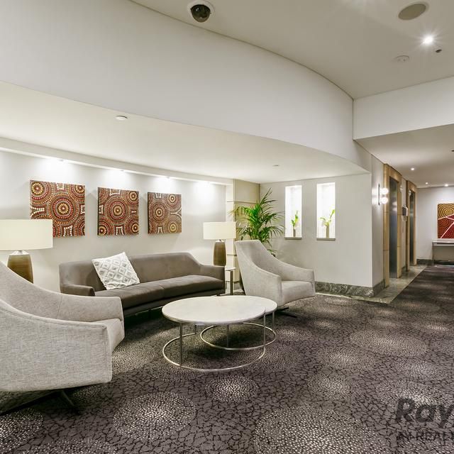Contemporary residence located In The Heart Of Chatswood - Photo 1