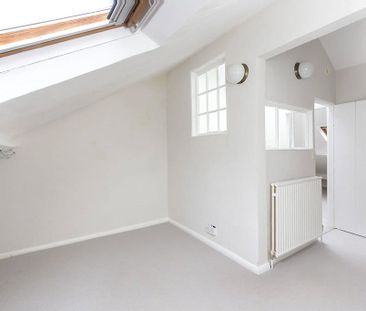 Quietly tucked away on the stunning street of Mount Parade, this be... - Photo 4