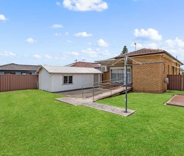 Spacious Family Home in Merrylands – Move in Ready - Photo 1
