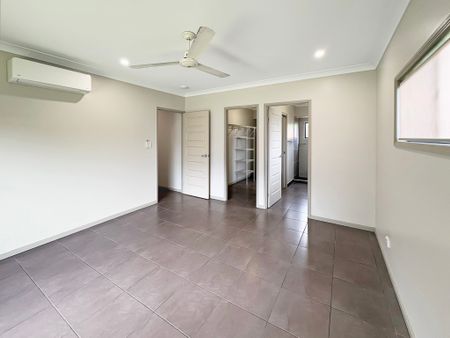 Spacious 4-Bedroom Home with Pool in Kanimbla - Photo 2