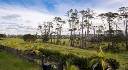 Welcome Home to Your Spacious Retreat! - Photo 2