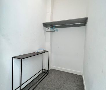 1 bedroom in a flat share to rent - Photo 5