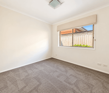 Private Standalone Villa in a Convenient Balwyn Location - Photo 2