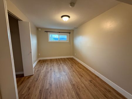 Lakeview Heights Suite with Garage/Shop - Photo 3