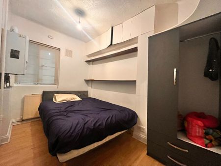 3 Bed Flat, Mundania Court, SE22 - Photo 2