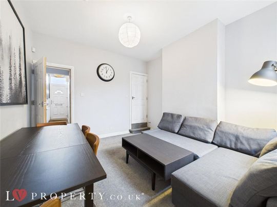 4 bedroom terraced house to rent - Photo 1