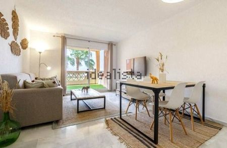 Alquiler de piso en Avenida la Reserva de Marbella - Photo 2