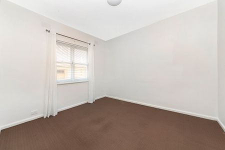 Ground Floor 2 Bedroom Apartment in an Ideal Location - Photo 4