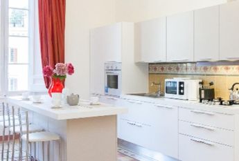 Center-Historic Jewish Quarter: Elegant apartment situated in beautiful Palazzo Nobiliare. Entrance, spacious living with original wood frescoed ceilings, large modern dining and kitchen, 4 bedrooms, 4 Baths, small terrace. #1527