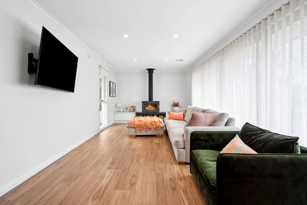 Renovated Family Abode in Tranquil Queens Park - Photo 1