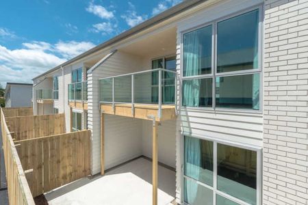 Spacious and sunny, executive, two bedroom apartments. - Photo 2