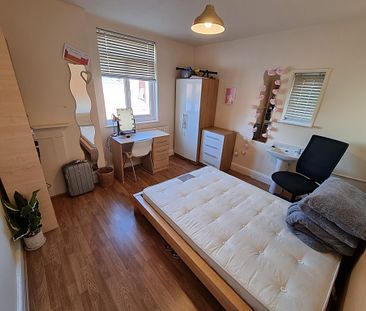 5 Bed Student Accommodation - Photo 4