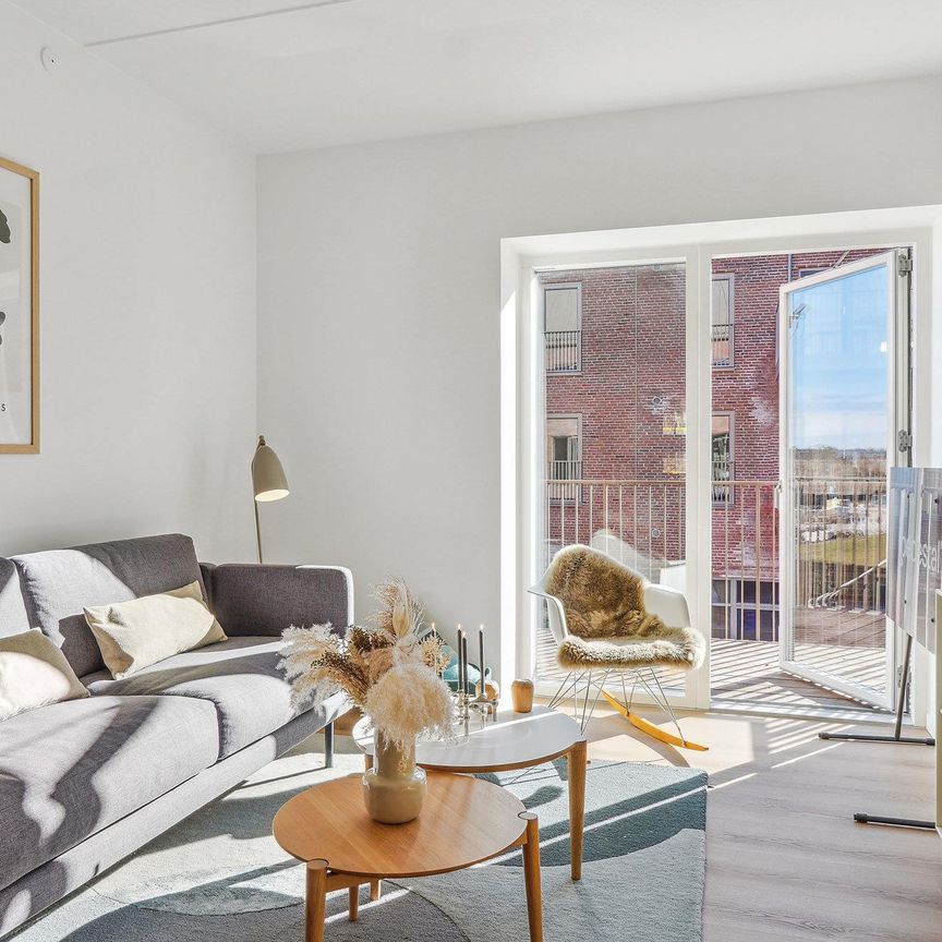 <b>Lys 3-værelses med rummelige rammer og solrige dage og aftener </b> - Foto 1