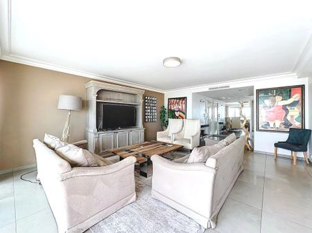 Cannes Centre - Spacieux appartement 3 pièces vue mer à louer à l'année - Photo 3