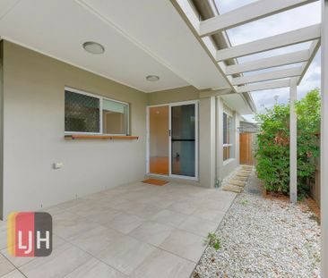 SPACIOUS & MODERN TOWNHOUSE WITH DUCTED AIR + MORE!! - Photo 3