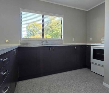 Stokes Valley Santuary - Photo 2