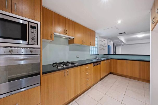 Spacious Garden Apartment in the Heart of Rose Bay, Pet-friendly, Double LUG - Photo 1