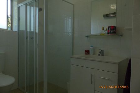 Updated home unit in popular lifestyle locale - Photo 3