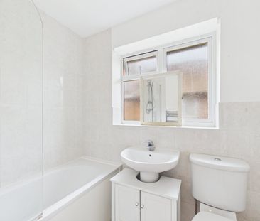 2 bedroom Maisonette in Ray Park Avenue, Maidenhead - Photo 5