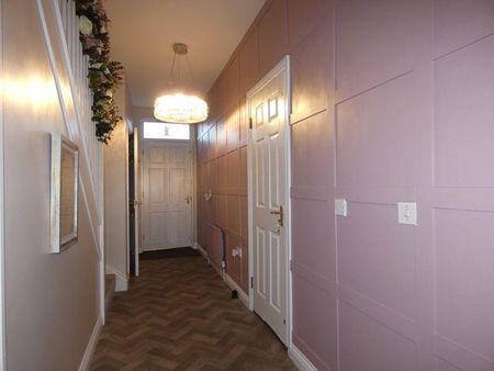 4 bedroom end of terrace house to rent - Photo 2