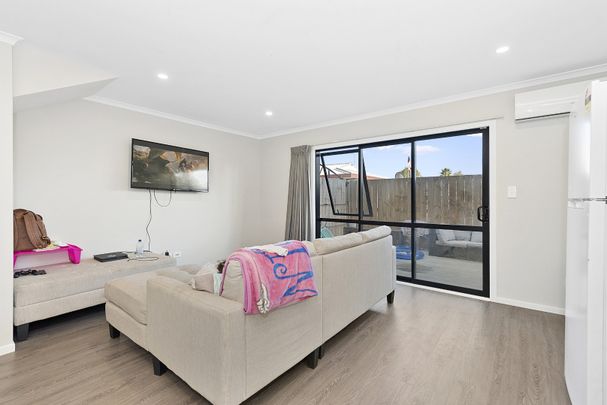 This three bedroom and two bathroom family home is perfect for those that want to live in a convenient location with a short drive to Hamilton CBD and the Waikato University. - Photo 1