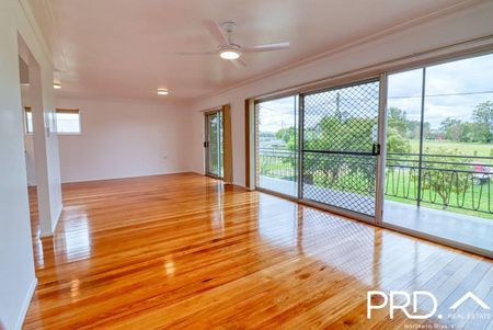 Tastefully Renovated 3 bedroom unit - Photo 2
